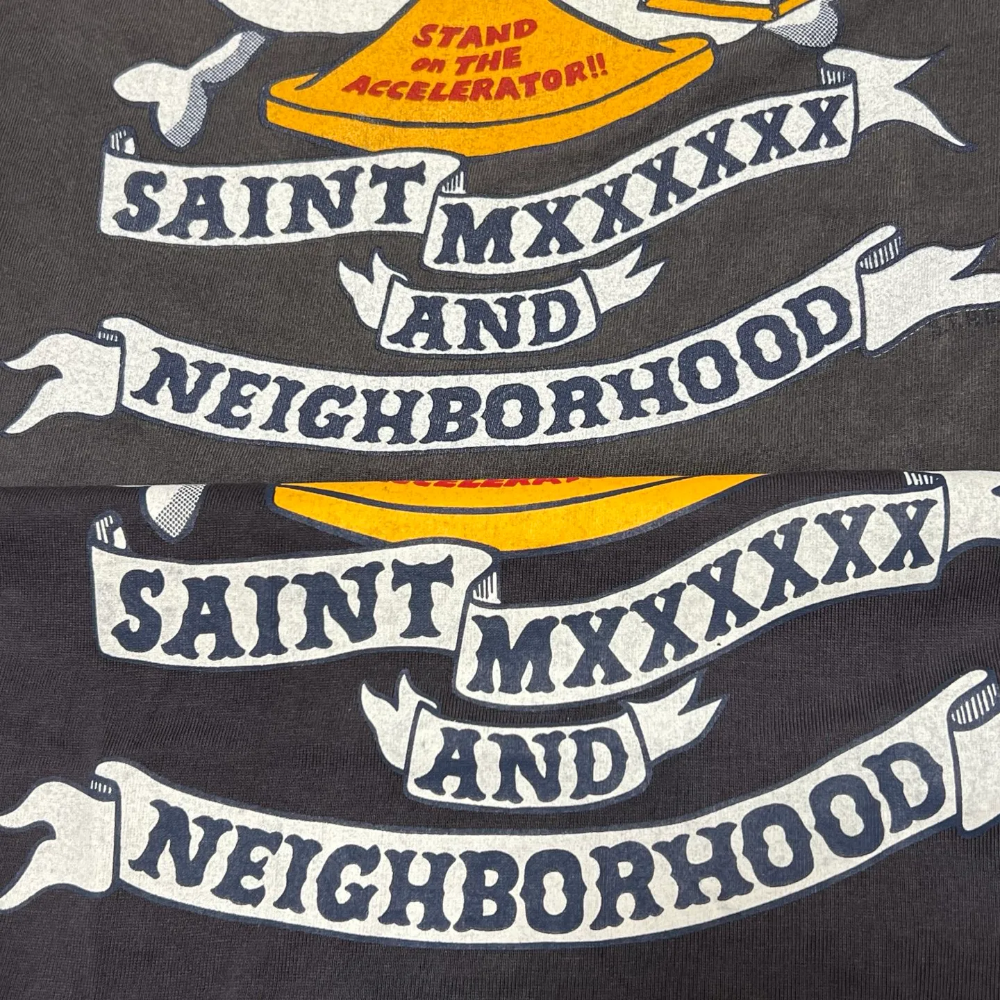 Printing proofing SAINT Mxxxxxx × NEIGHBORHOOD STHD . SS TEE PRAY/BLK NBHD Takizawa Shinsuke co-branded model Praying scale tee Washed black S-XL SAINT HOOD theme co-branded capsule series Garment dyeing Rewashing water fading Destroying graffiti Simulating natural distressing effect Top printing technology Washing treatment Correct version Customized co-branded main mark/wash mark/cherub mark